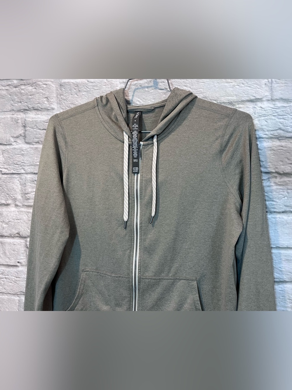 Vuori Women's Halo Performance Hoodie 2.0 Laurel Heather - Medium - Picture 3 of 10